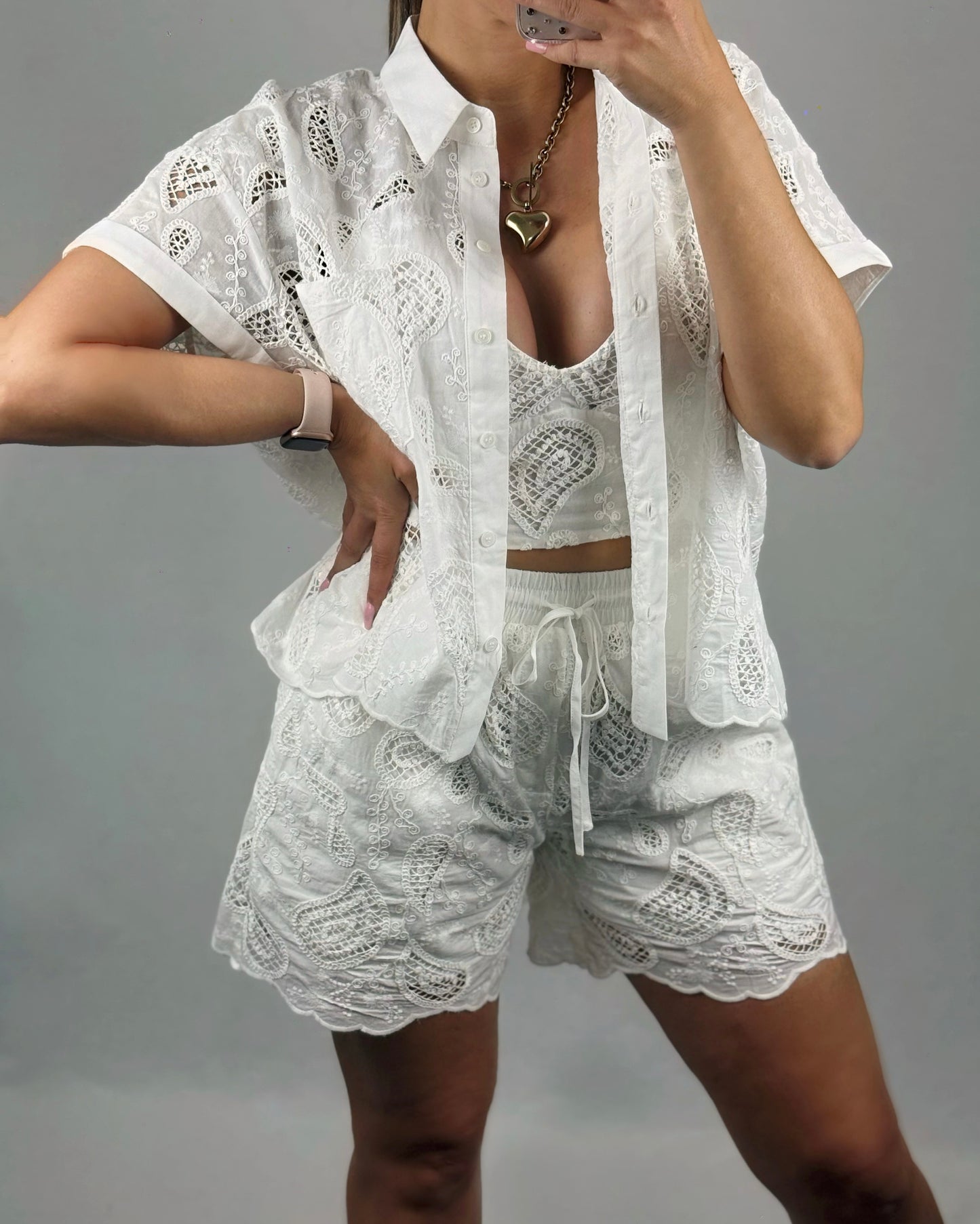 SHORT CALAD WHITE LUM