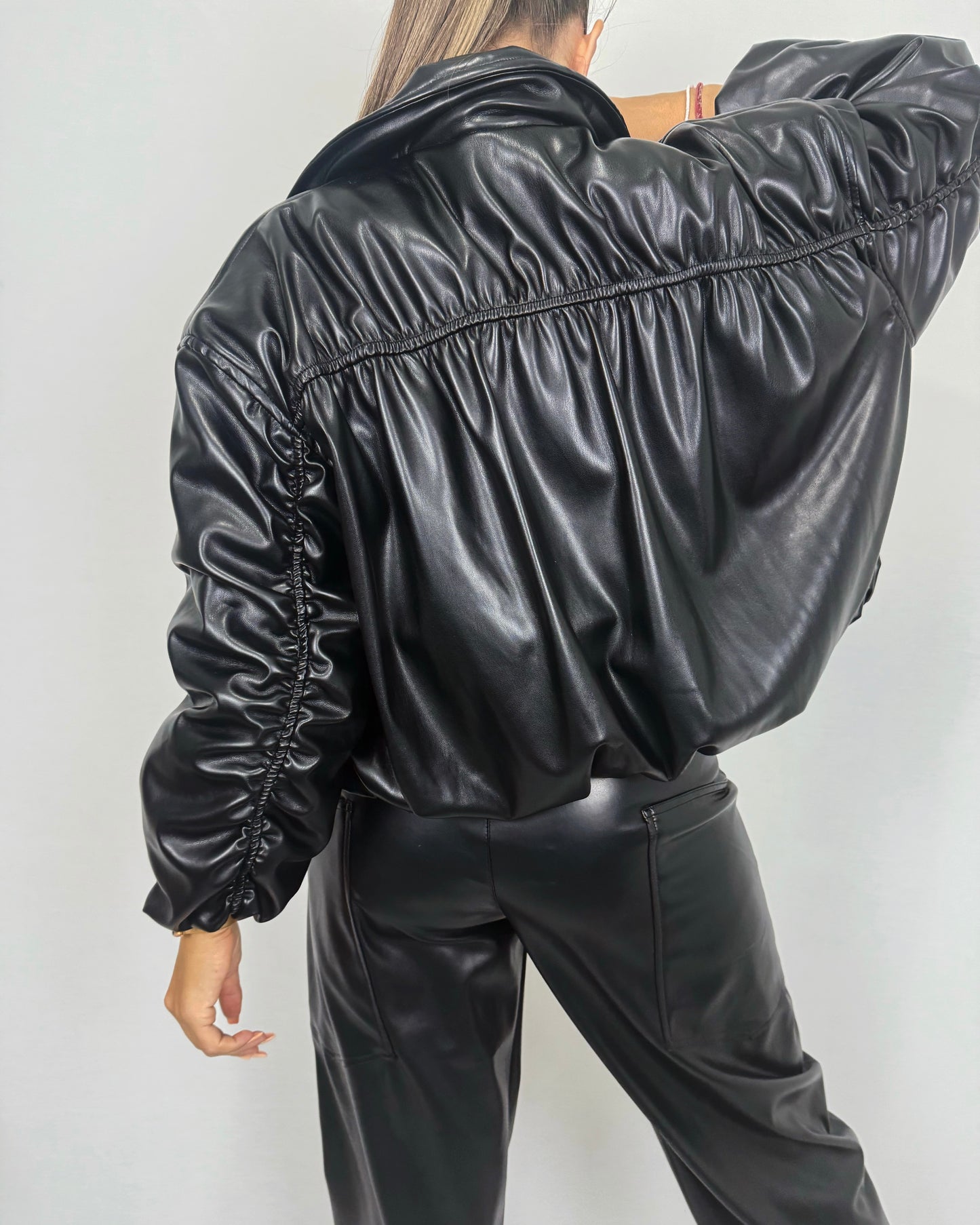 BOMBER POLIPIEL NEGRA LUM