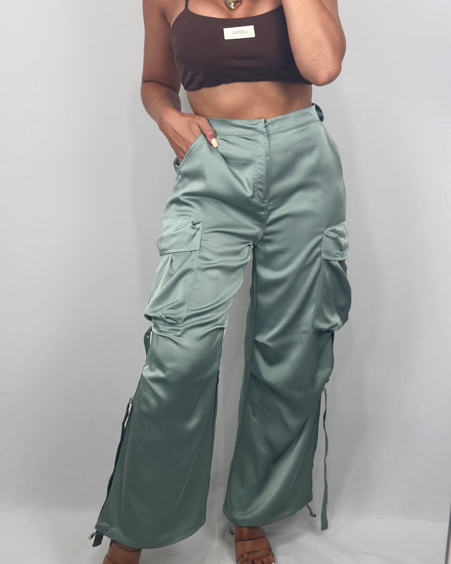 PANTALÓN SATINADO VERDE