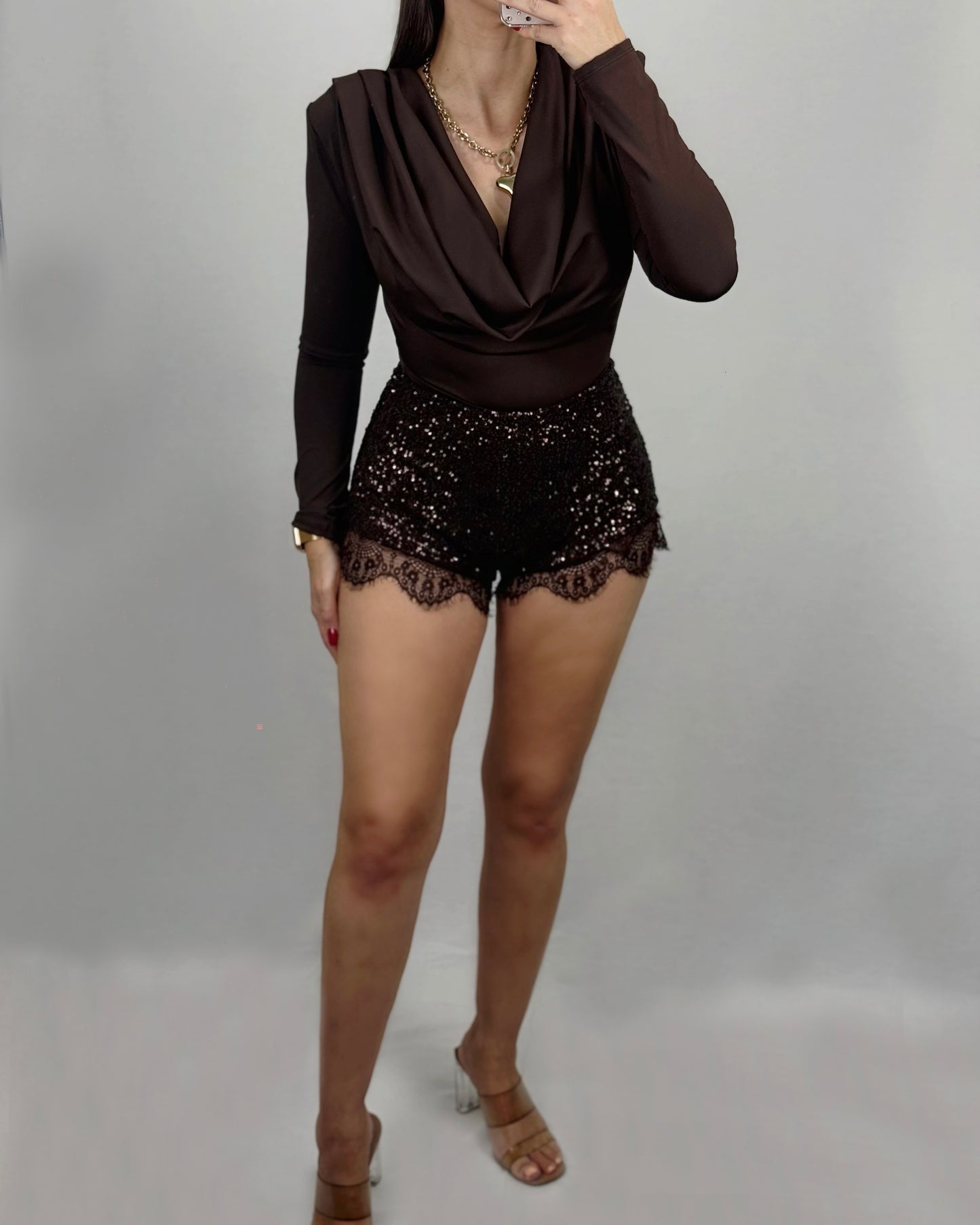 SHORT LENTEJUELAS CHOCO