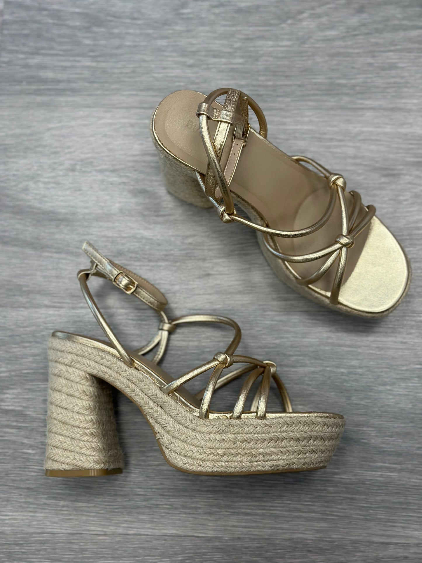 SANDALIA RAFIA ORO
