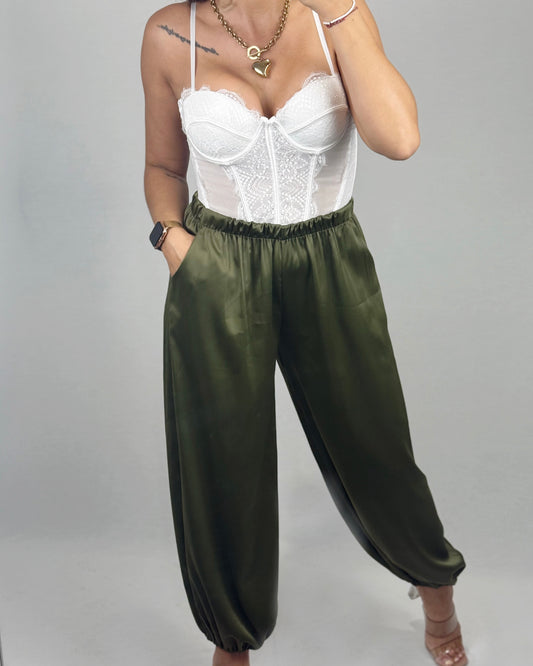 PANTALÓN SATINADO OLIVA