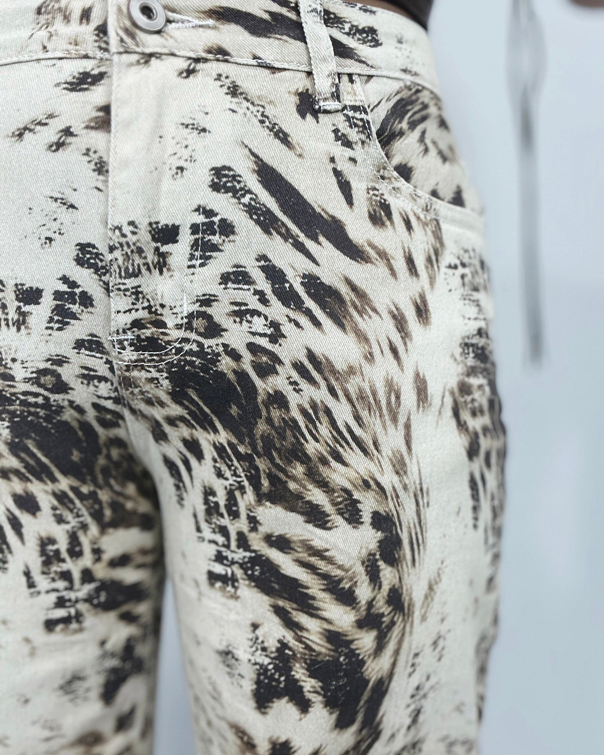 PANTALÓN DENIM LEO BEIGE