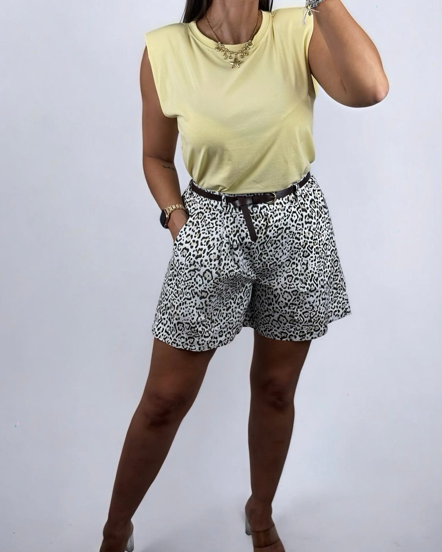 SHORT LEO CINTO