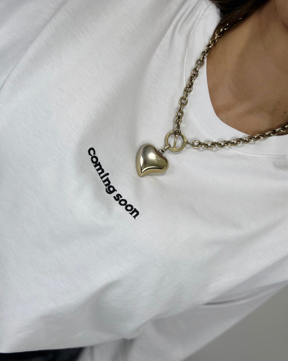 CAMISETA COMING SOON WHITE LUMINA
