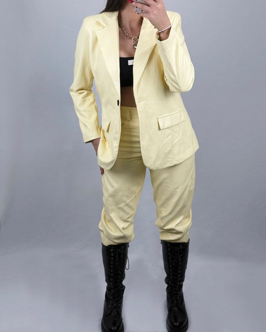 TRAJE POLIPIEL AMARILLO