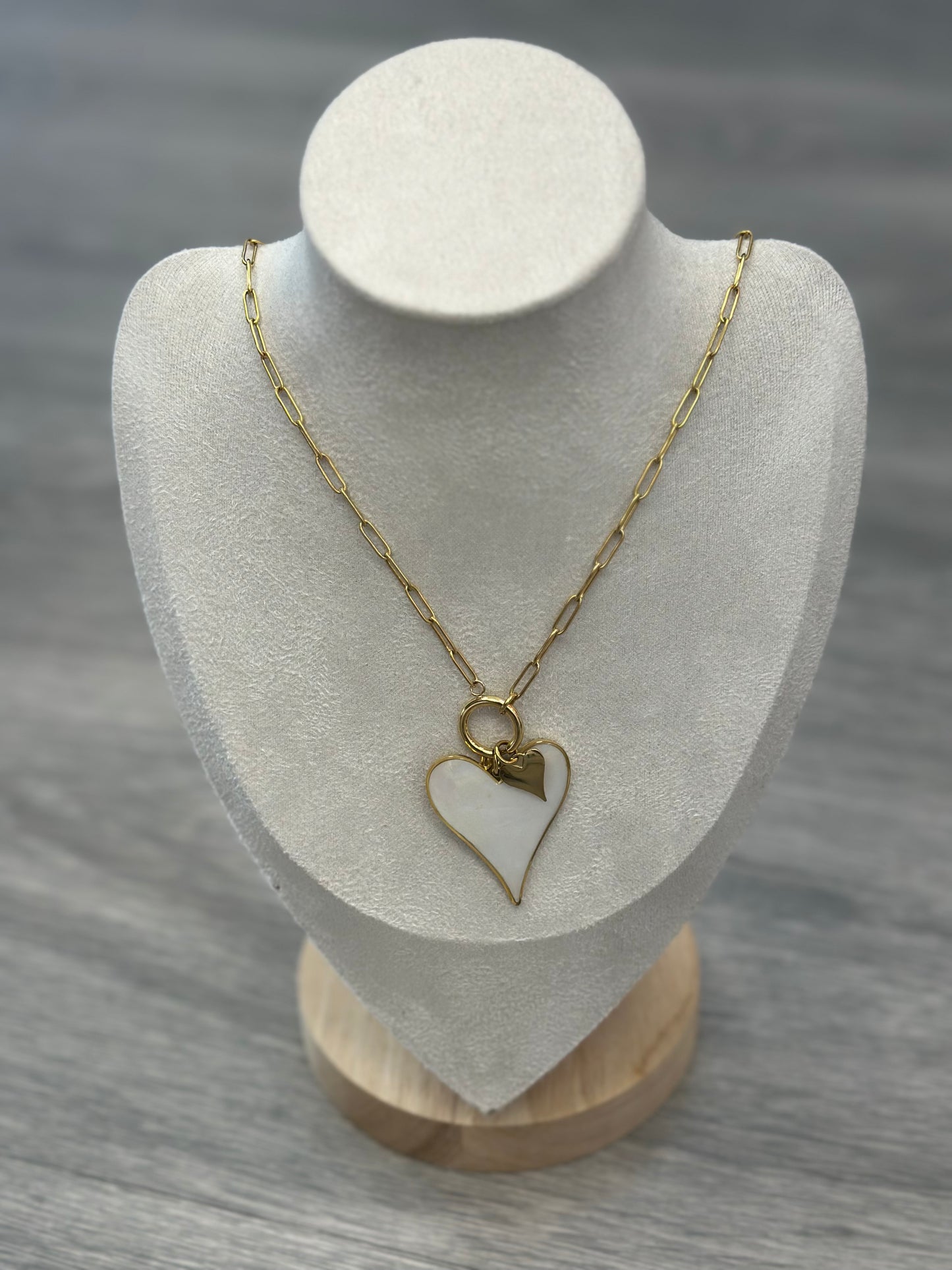 COLLAR CORAZÓN NÁCAR