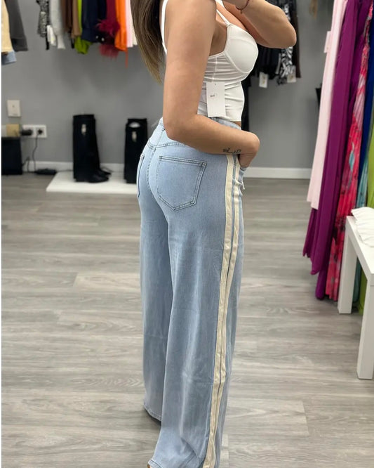PANTALÓN VAQUERO LÍNEAS